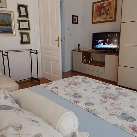 Alore Apartament *